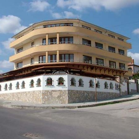 Family Hotel St. Constantine And Helena Ivaylovgrad Exterior foto