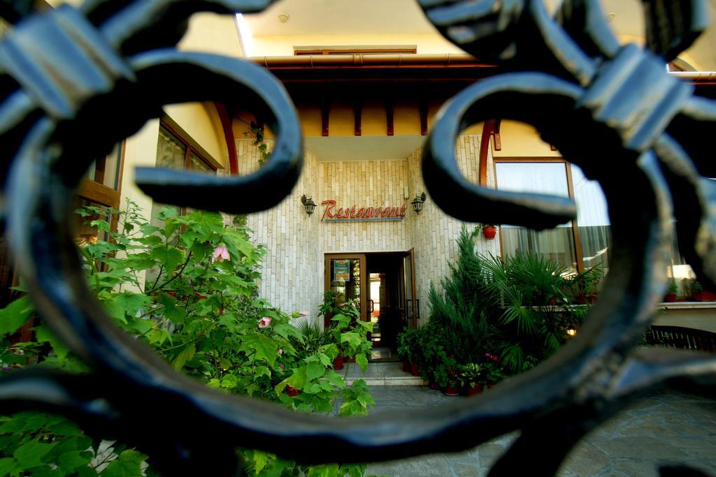 Family Hotel St. Constantine And Helena Ivaylovgrad Exterior foto